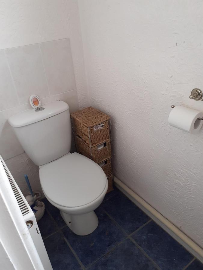 From Single Or Double Netflix Or Virgin Tv Wifi & Free Parking